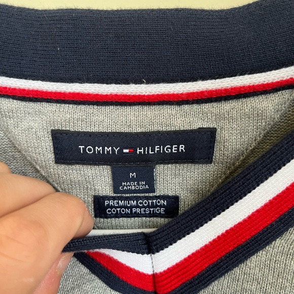 Tommy Hilfiger Gray with Red & Blue Trim V-Neck Premium Cotton Sweater - Picture 3 of 3